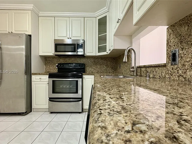 130 S Shore Dr #4B — Photo 16