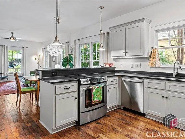 325 Lyndon Ave — Photo 4