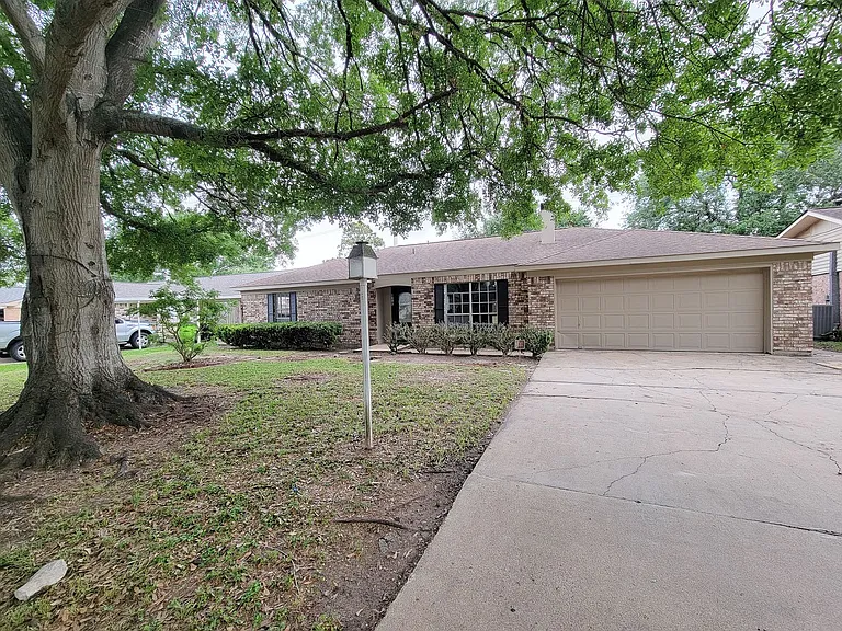 1803 Cypress Dr — Photo 2