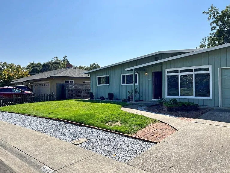 237 Peach Tree Ave — Photo 4