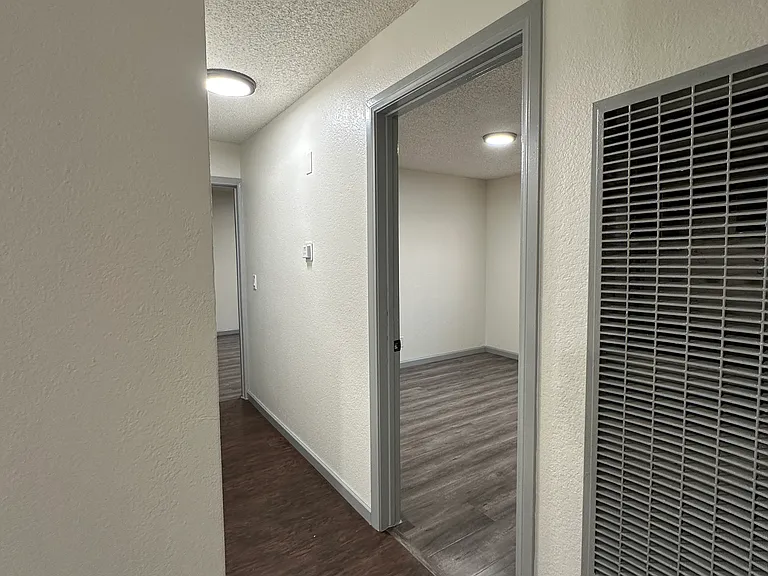 1033 Broad Ave #308 — Photo 7