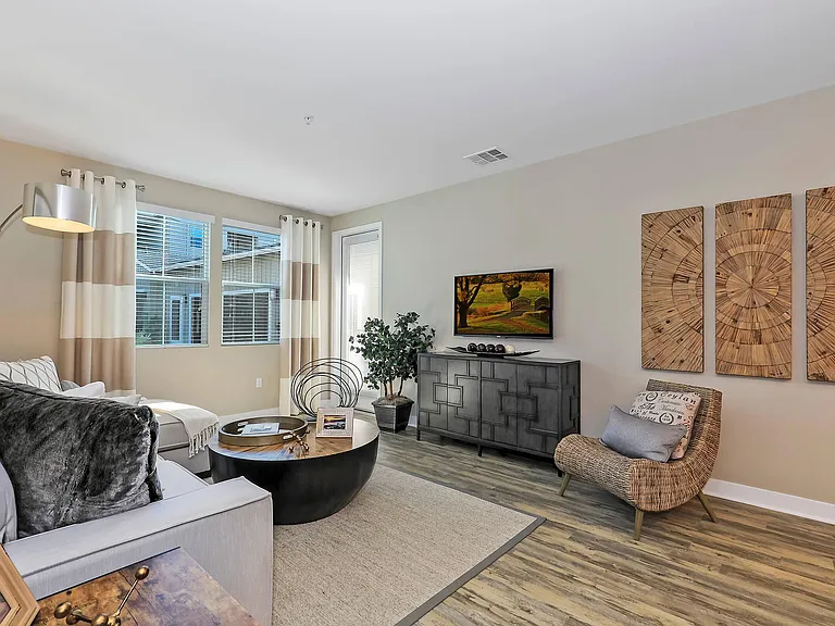 Esencia Sur Apartment Homes — Photo 17