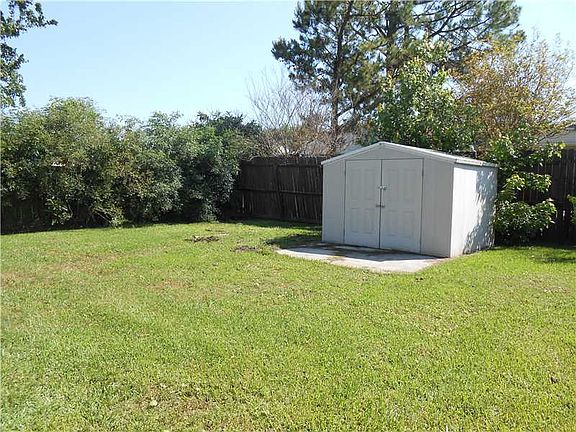 4th image of 1005 Shirley Dr