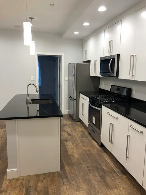 2 bed, 1.0 bath, 850 sqft, $2,233 — Photo 1