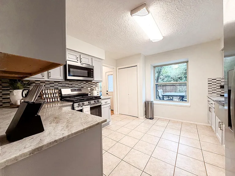 29 Pinewood Forest Ct — Photo 6