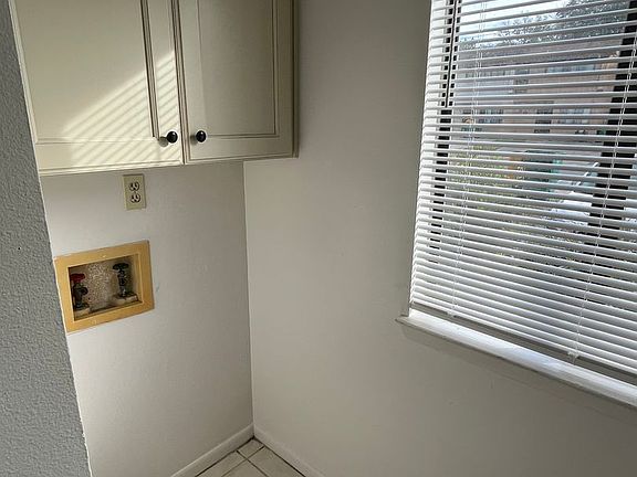 4th image of 607 Virginia Oak Ct
