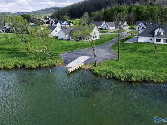 4th image of 504 Lake Creek Dr