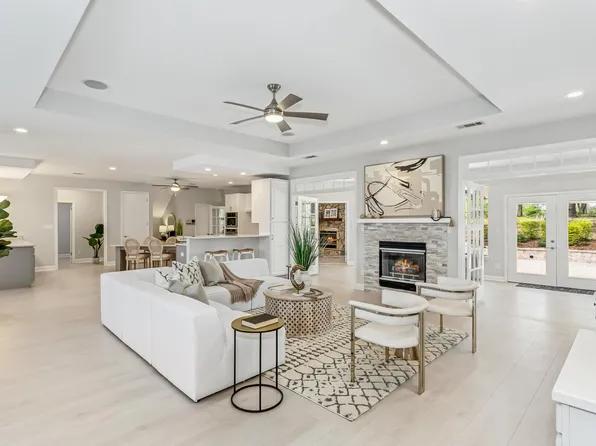 1029 Lake Way Dr, Niceville, FL 32578