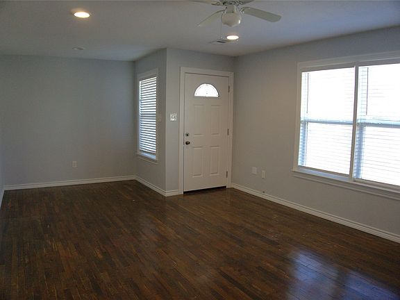 3rd image of 2620 W Washington St