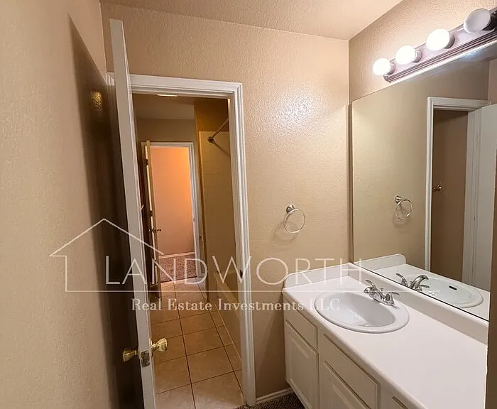 241 Rentz Place Cir — Photo 11