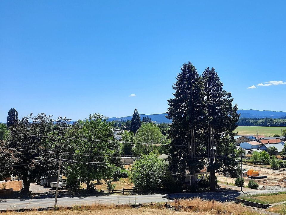 2nd image of 42209 NW Banks Rd