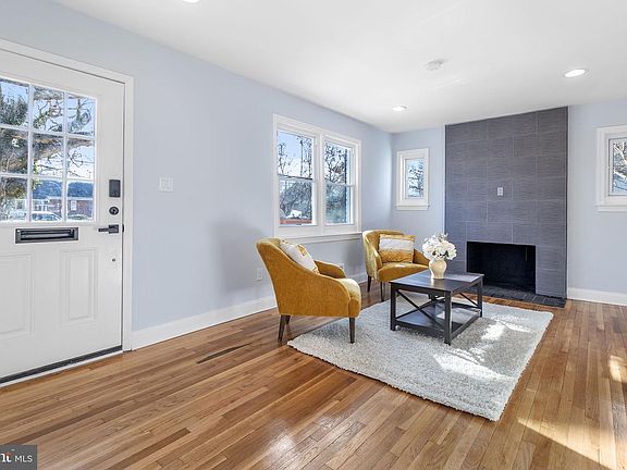 3rd image of 3010 Rogers Dr