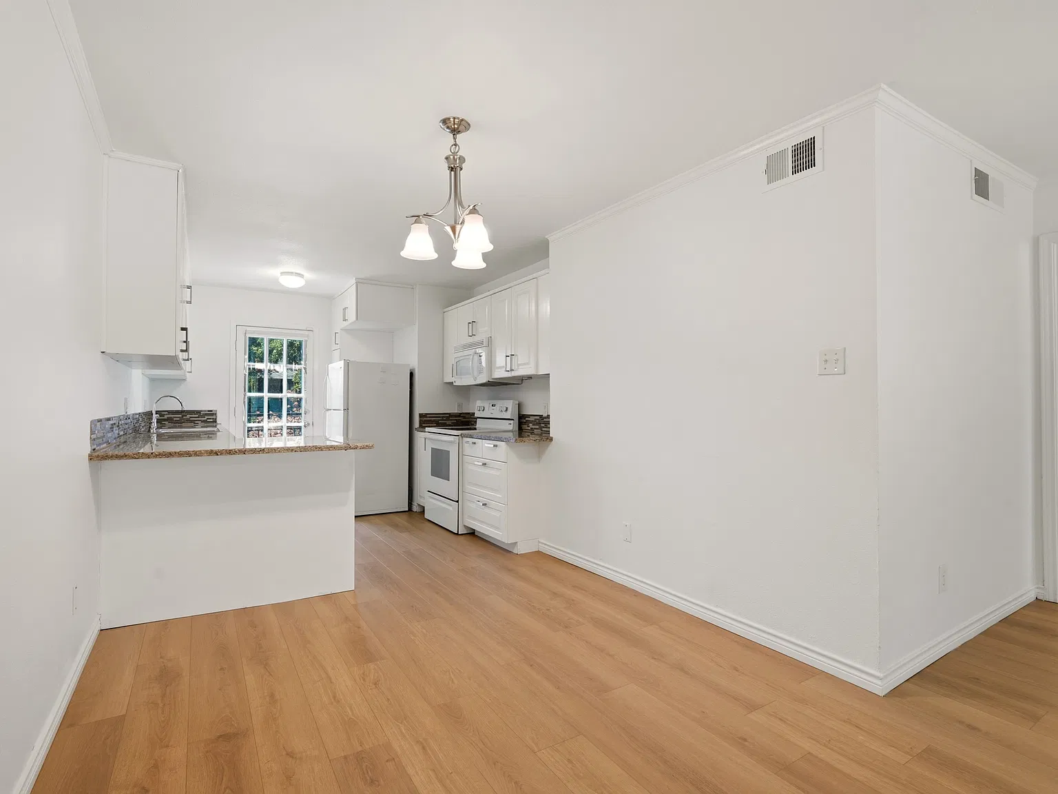 2 bed, 953 sqft, $1,650 — Photo 4