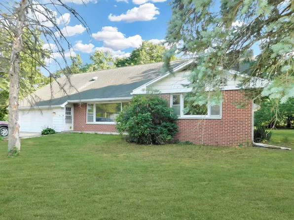 320 W Rockton Rd, Rockton, IL 61072