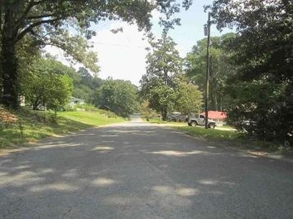 Exterior Neighborhood (street photo)