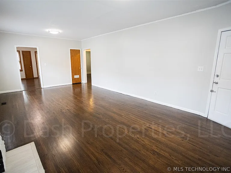 1119 S Florence Ave — Photo 9