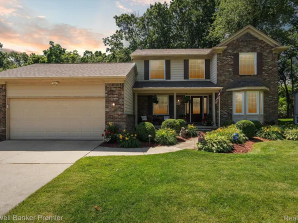 4455 Red Oak Blvd, Waterford, MI 48329