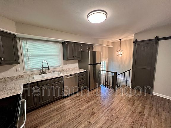 5th image of 115 Saint Regis Ln