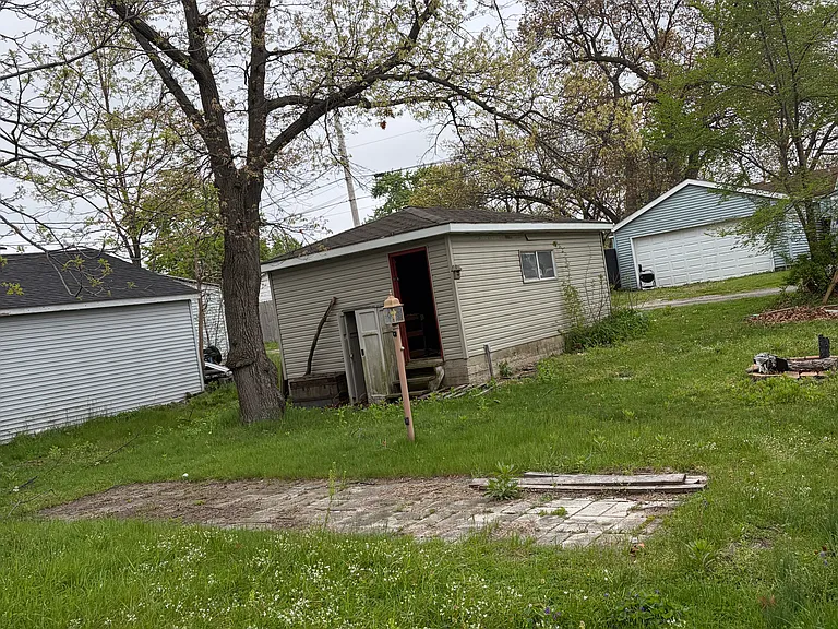 223 Van Buren Ave — Photo 14