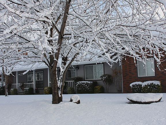 3rd image of 41275 Singing Hills Cir