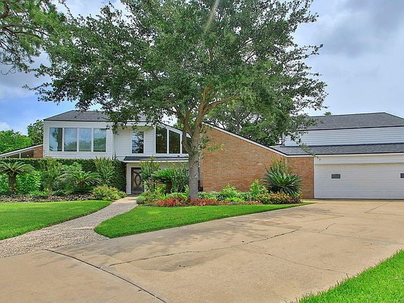 3rd image of 13802 Menasco Ct