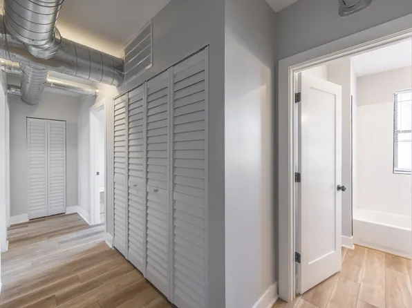 6148 N Francisco Ave