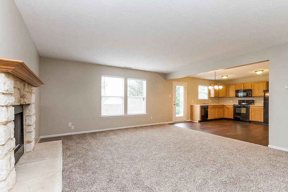 3 bed, 2.5 bath, 1792 sqft, $1,835 — Photo 3