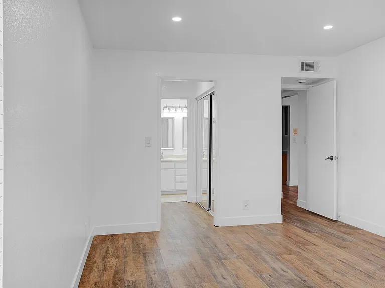 453 Ivy St — Photo 23