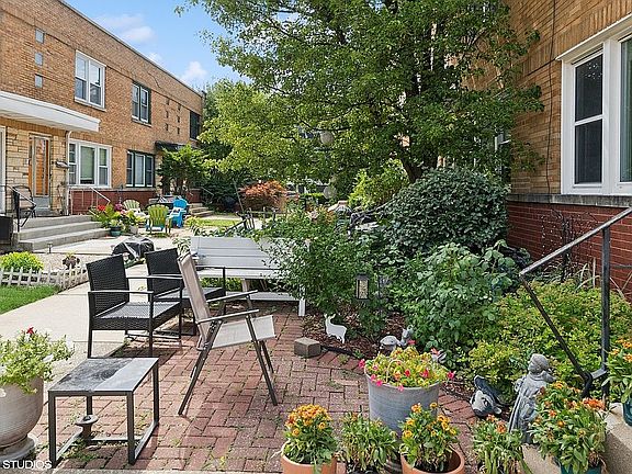 3rd image of 1013 N Harlem Ave APT B