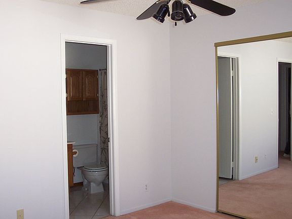 MASTTERBEDROOM W/BATH