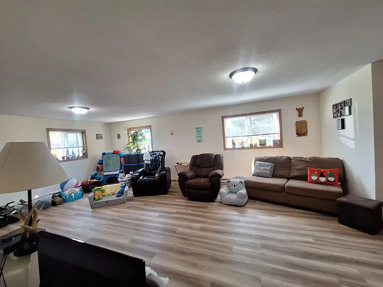 2406 Hill Ave — Photo 2