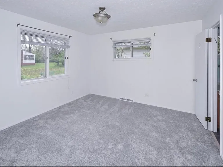 2633 S Green Rd — Photo 8