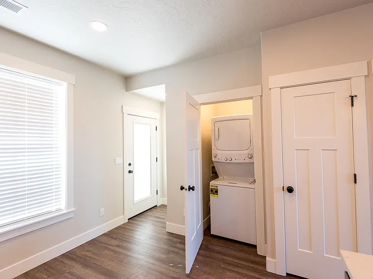 212 Stonegate Ln — Photo 9