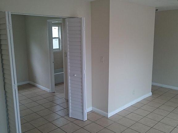 3rd image of 1956 Golfview Ave APT 10