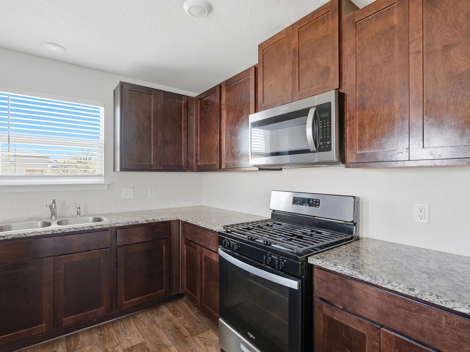 3 bed, 1349 sqft, $1,600 — Photo 3