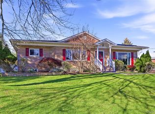 10 Hewitt Drive, Northport, NY 11768