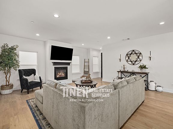 2nd image of 3421 Santos Ct
