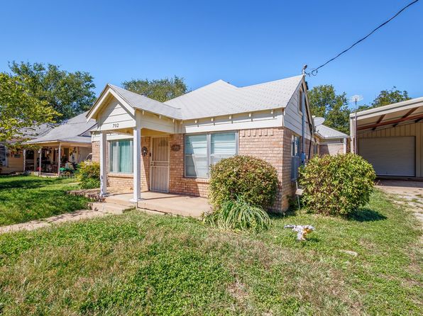702 W Walnut St, Coleman, TX 76834