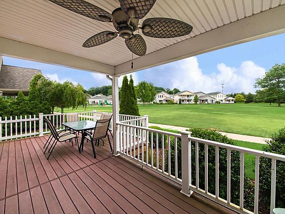 3rd image of 412 Island Pointe Dr