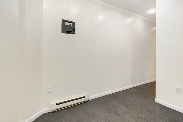 Rented by REZI | media 23