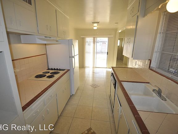 4th image of 2739 W Claremont St