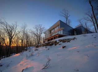 1125 Skyline Ct, Canadensis, PA 18325