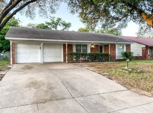 7473 Meadowcrest Dr, Fort Worth, TX 76112