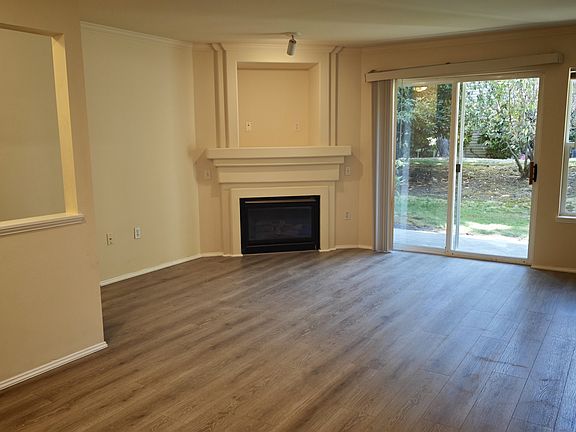 2nd image of 25235 SE Klahanie Blvd APT J102