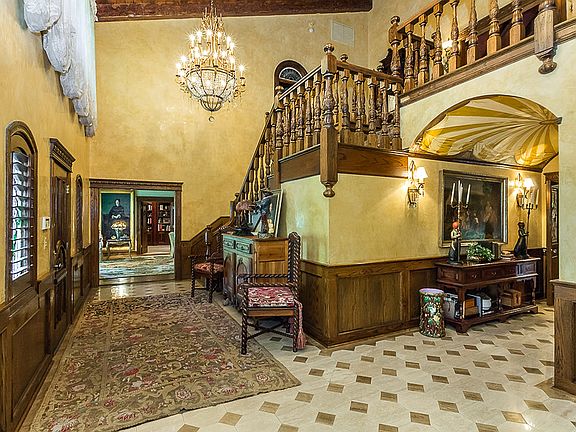 4th image of 93 Biltmore Est