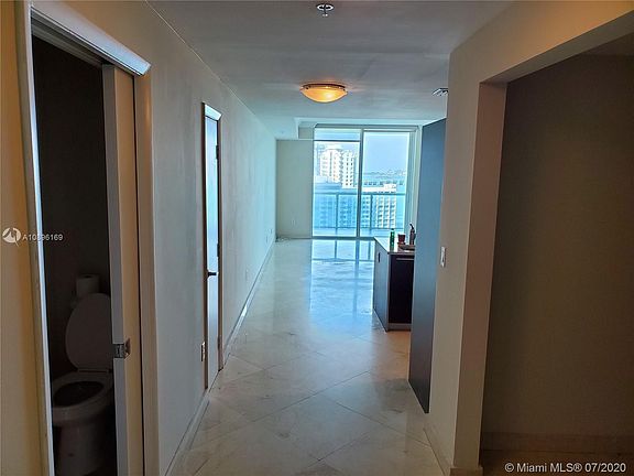 3rd image of 1900 N Bayshore Dr APT 1815
