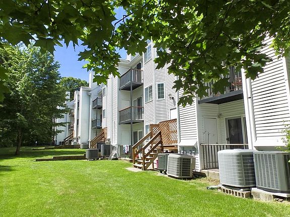 2nd image of 116 Tall Oaks Dr Unit B
