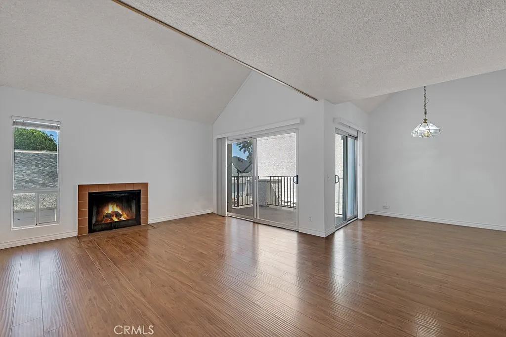 3 bed, 1428 sqft, $3,499 — Photo 1