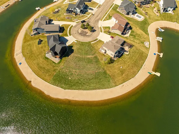 3821 Neptune Cir, Bismarck, ND 58504