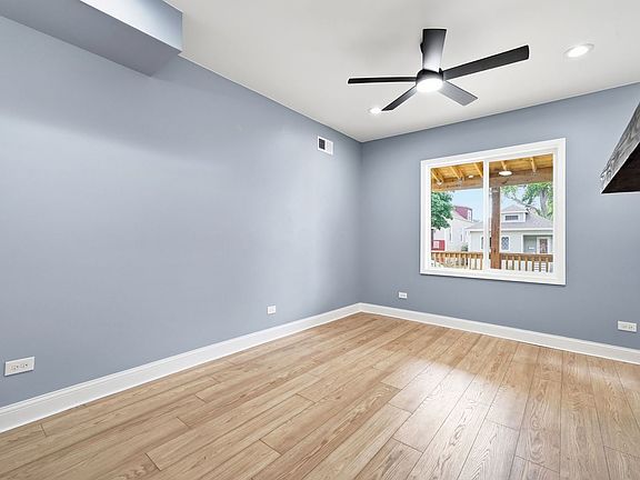 5th image of 1118 Thomas Ave